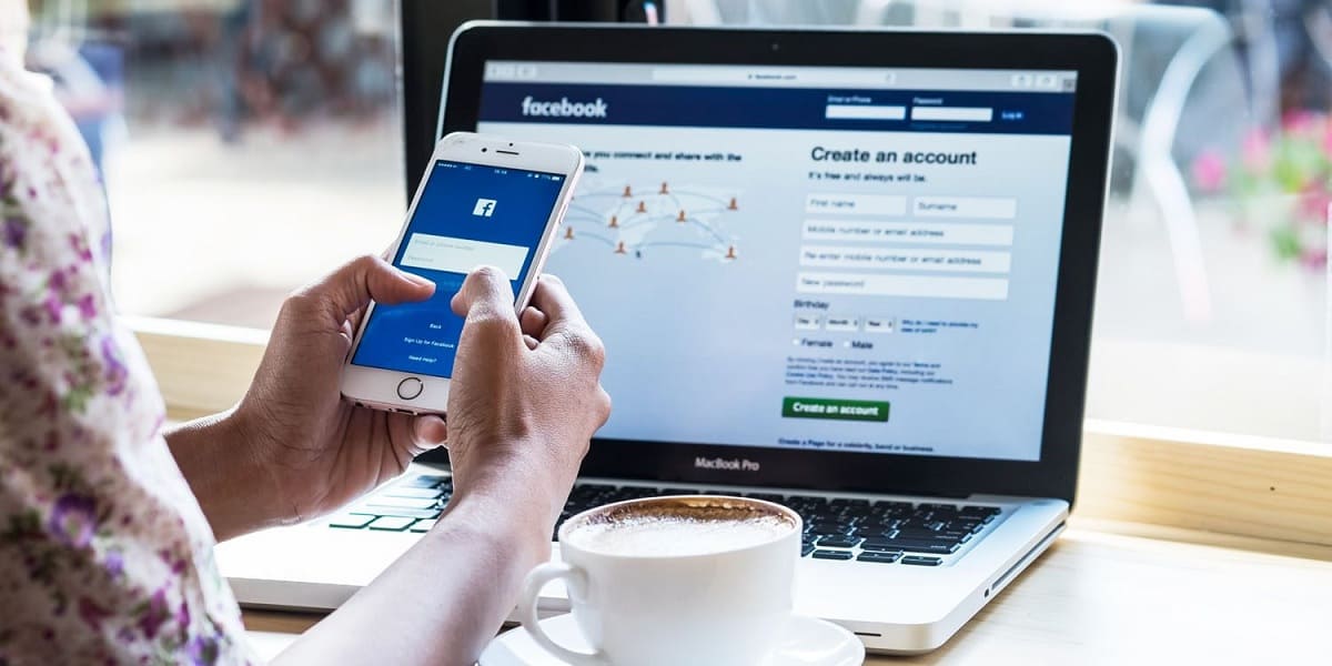 quitar los iconos de la barra de accesos directos de la app de Facebook